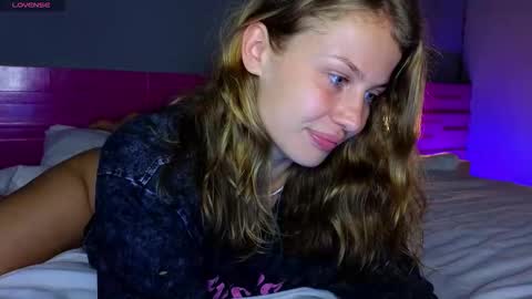 Sharleen online show from November 2025 04:18:02 PM