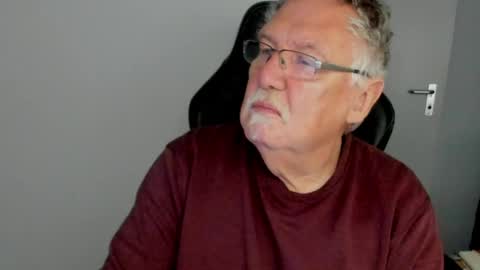 Snapshot of sharlots_pet chatting on May 2026 10:12:02 AM sharlots_pet online show from May 2026 10:12:02 AM