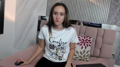 Snapshot of sharlotte__jones chatting on November 2025 11:31:01 AM Sara online show from November 2025 11:31:01 AM