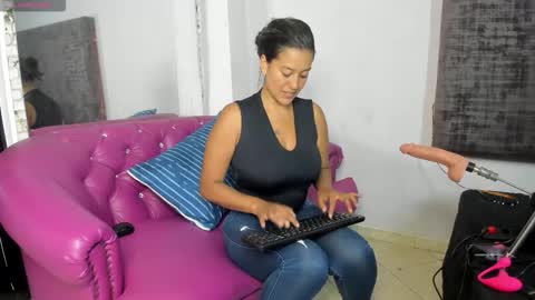 Snapshot of sharoncute16 chatting on December 2025 09:33:01 PM sharoncute16 online show from December 2025 09:33:01 PM