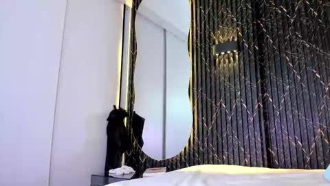 SHARON TAYLOR online show from December 2025 11:43:01 PM