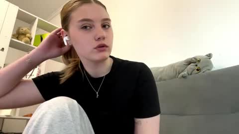 Delia online show from April 2026 12:10:01 PM