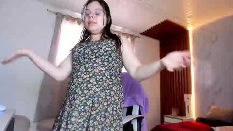 Snapshot of shasha_bloom chatting on September 2025 02:44:02 PM SASHA BLOOM online show from September 2025 02:44:02 PM