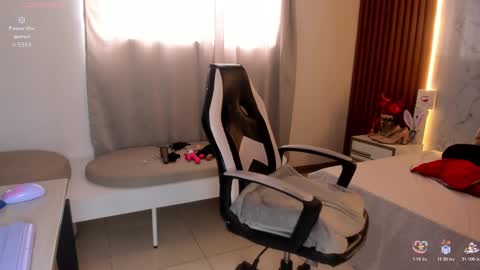 Snapshot of shasha_bloom chatting on November 2025 04:41:02 PM SASHA BLOOM online show from November 2025 04:41:02 PM