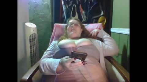 Snapshot of shelbyannn chatting on May 2026 01:33:02 AM Red online show from May 2026 01:33:02 AM