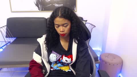 Snapshot of shenna_brunette_ chatting on December 2024 01:21:01 PM Shenna online show from December 2024 01:21:01 PM