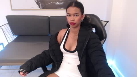 Snapshot of shenna_brunette_ chatting on December 2024 01:55:01 PM Shenna online show from December 2024 01:55:01 PM