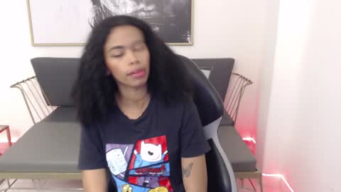 Snapshot of shenna_brunette_ chatting on December 2024 01:11:02 PM Shenna online show from December 2024 01:11:02 PM