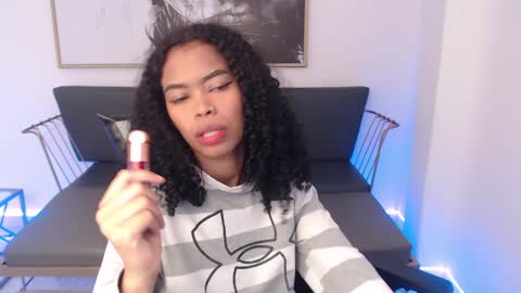 Snapshot of shenna_brunette_ chatting on December 2024 01:24:02 PM Shenna online show from December 2024 01:24:02 PM