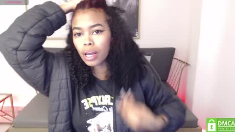 Snapshot of shenna_brunette_ chatting on December 2024 01:03:02 PM Shenna online show from December 2024 01:03:02 PM