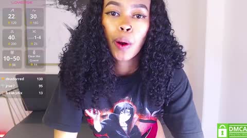 Snapshot of shenna_brunette_ chatting on January 2025 04:07:01 PM Shenna online show from January 2025 04:07:01 PM