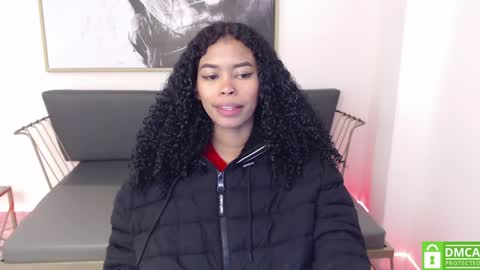 Snapshot of shenna_brunette_ chatting on January 2025 01:00:02 PM Shenna online show from January 2025 01:00:02 PM