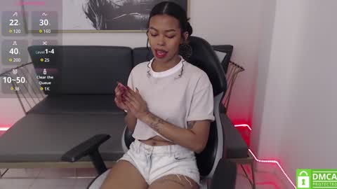 Snapshot of shenna_brunette_ chatting on February 2025 01:08:02 PM Shenna online show from February 2025 01:08:02 PM