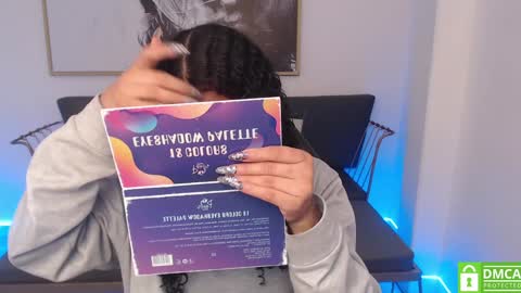 Snapshot of shenna_brunette_ chatting on February 2025 01:11:01 PM Shenna online show from February 2025 01:11:01 PM