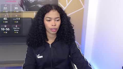 Snapshot of shenna_brunette_ chatting on March 2025 01:06:02 PM Shenna online show from March 2025 01:06:02 PM