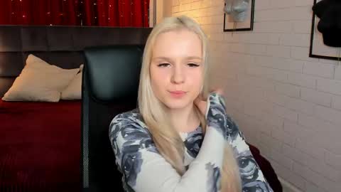 Snapshot of sherributlers chatting on June 2026 05:10:01 AM Sweet Sherri online show from June 2026 05:10:01 AM