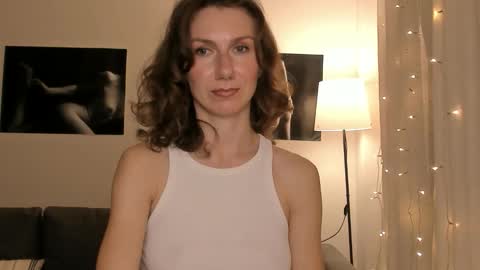 shesleepsnaked online show from February 2026 06:37:02 PM