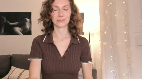 shesleepsnaked online show from April 2026 04:35:01 PM