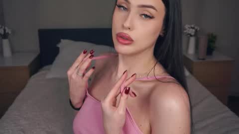 Snapshot of shilahillebrano chatting on November 2025 03:58:02 PM Mia online show from November 2025 03:58:02 PM