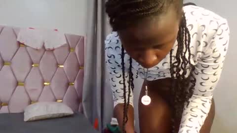 Snapshot of shillah024 chatting on November 2025 07:02:02 PM Shilla online show from November 2025 07:02:02 PM