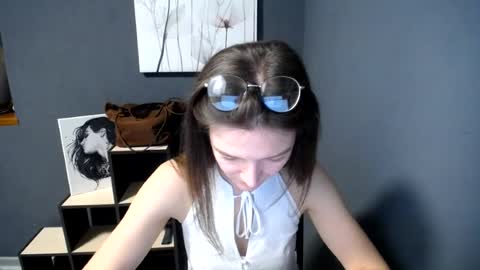 Snapshot of shining_pearl chatting on June 2026 06:43:02 AM Jesica online show from June 2026 06:43:02 AM