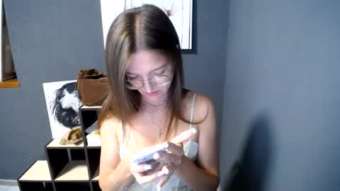 Snapshot of shining_pearl chatting on July 2026 07:26:01 AM Jesica online show from July 2026 07:26:01 AM