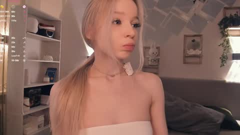 Stella  online show from April 2026 09:40:02 AM