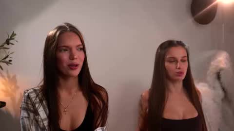 Nika online show from October 2025 07:54:01 PM