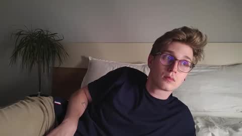 Matthew online show from December 2025 03:20:01 PM