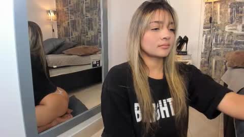 SHOFIA online show from November 2025 02:50:01 PM