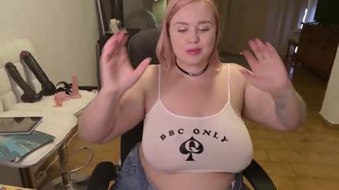 Mimi   online show from November 2025 01:14:02 PM