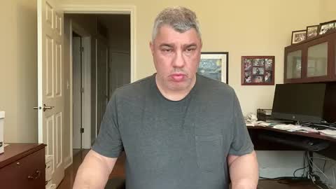 Snapshot of showmet chatting on April 2026 10:14:02 PM Chicago Guy online show from April 2026 10:14:02 PM