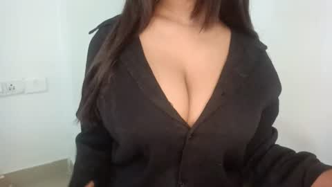 Snapshot of shreya_07 chatting on June 2026 02:01:02 AM shreya_07 online show from June 2026 02:01:02 AM