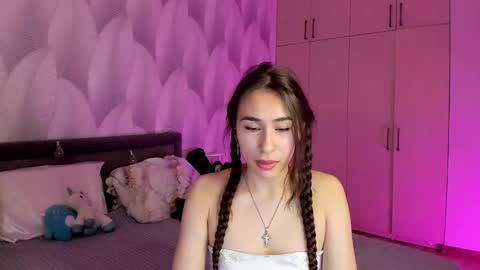 Snapshot of shy_bambiii chatting on December 2024 02:19:02 AM Mika online show from December 2024 02:19:02 AM