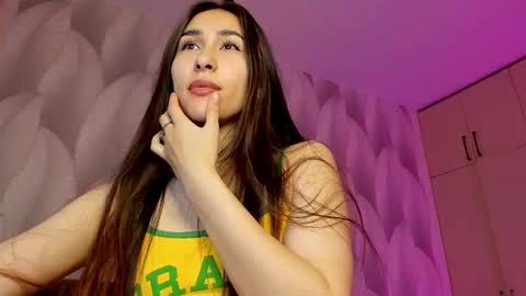 Snapshot of shy_bambiii chatting on January 2025 02:11:01 AM Mika online show from January 2025 02:11:01 AM