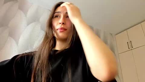 Snapshot of shy_bambiii chatting on March 2025 06:15:02 AM Mika online show from March 2025 06:15:02 AM