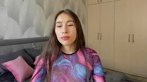 Snapshot of shy_bambiii chatting on March 2025 08:19:02 AM Mika online show from March 2025 08:19:02 AM