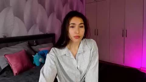 Snapshot of shy_bambiii chatting on October 2025 02:39:02 AM Mika online show from October 2025 02:39:02 AM