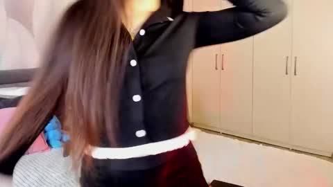 Snapshot of shy_bambiii chatting on November 2025 03:06:01 AM Mika online show from November 2025 03:06:01 AM