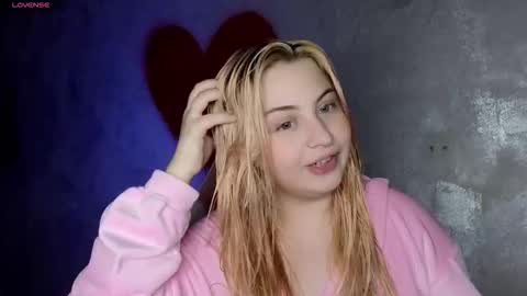 Molly online show from October 2025 10:20:02 PM