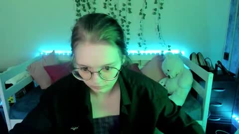 Snapshot of shy_elina01 chatting on October 2025 10:36:01 AM shy_elina01 online show from October 2025 10:36:01 AM