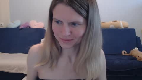 Snapshot of shy_moony chatting on April 2026 04:31:02 PM just Alex online show from April 2026 04:31:02 PM