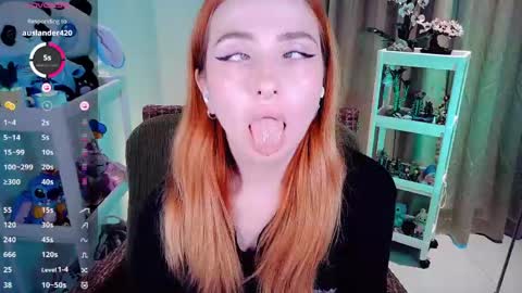Snapshot of shyfoxxxy chatting on May 2026 05:01:02 AM Effie online show from May 2026 05:01:02 AM