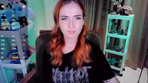Snapshot of shyfoxxxy chatting on May 2026 07:00:01 PM Effie online show from May 2026 07:00:01 PM