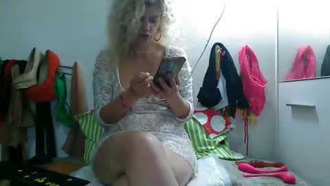 Shyhotsquirt online show from February 2026 02:04:01 AM