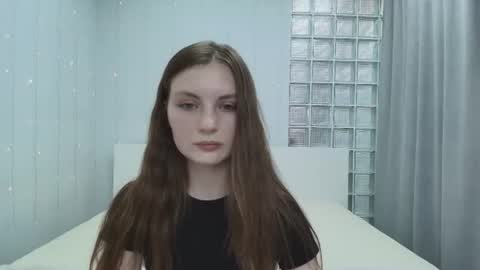 Snapshot of shyly_lisa chatting on June 2026 01:36:02 AM shyly_lisa online show from June 2026 01:36:02 AM