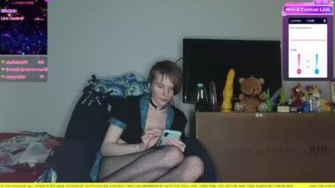 Snapshot of shyohiogirl chatting on February 2025 10:42:01 AM Hippie online show from February 2025 10:42:01 AM