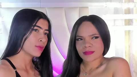Snapshot of siara_lewis_ chatting on August 2026 12:21:01 AM Siara and Zoe tattoo online show from August 2026 12:21:01 AM