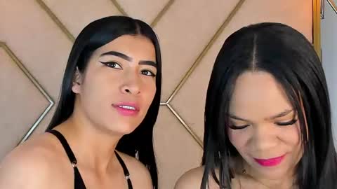 Snapshot of siara_lewis_ chatting on August 2026 11:06:01 PM Siara and Zoe tattoo online show from August 2026 11:06:01 PM
