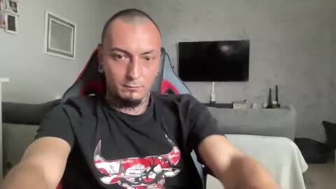 Snapshot of sidvicious23cm chatting on April 2026 04:18:01 PM sidvicious23cm online show from April 2026 04:18:01 PM